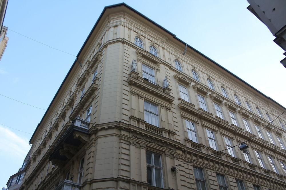 Old Monarchia Hotel Boedapest Buitenkant foto